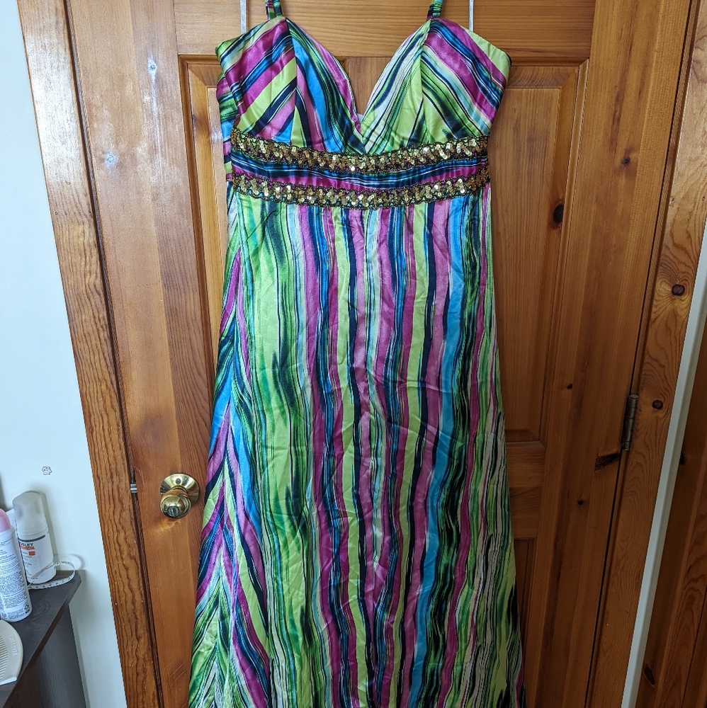 Brand New maxi dress, size 3XL, fits like a size 16-18.